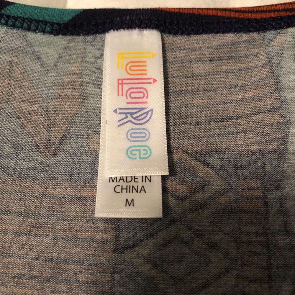 Lularoe Perfect Tee - Picture 3 of 4